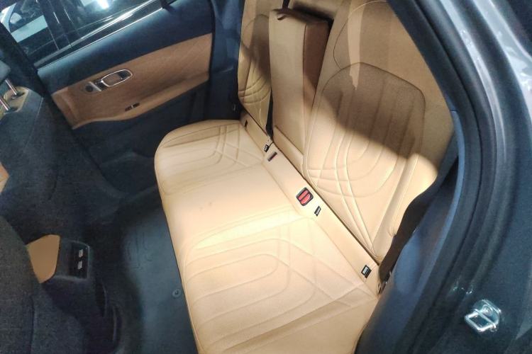Used Geely Galaxy Xingjian 7 EM-i 2025 120km Launch+ Version Interior 4