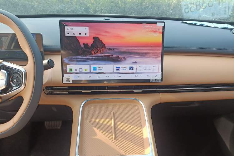 Used Geely Galaxy Xingjian 7 EM-i 2025 120km Launch+ Version Audio And AC Panel