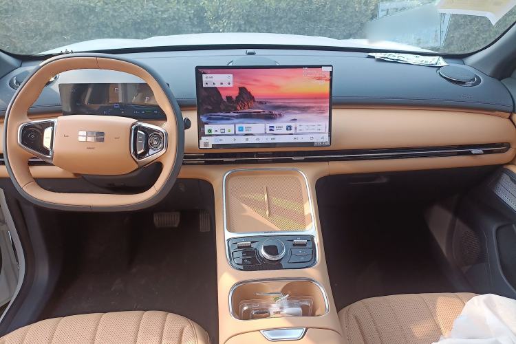 Used Geely Galaxy Xingjian 7 EM-i 2025 120km Launch+ Version Center Console