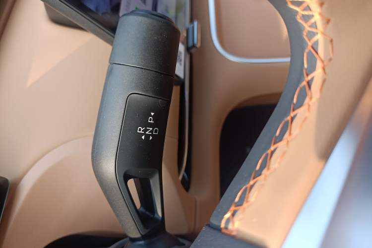 Used Geely Galaxy Xingjian 7 EM-i 2025 120km Launch+ Version Gear Lever