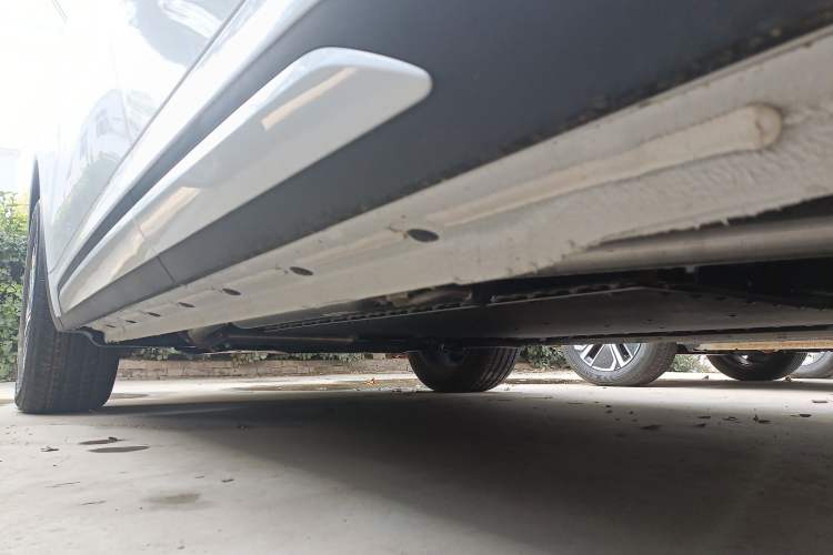 Used Geely Galaxy Xingjian 7 EM-i 2025 120km Launch+ Version Left Side Sill