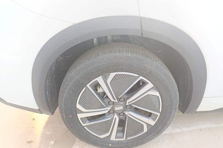 Used Geely Galaxy Xingjian 7 EM-i 2025 120km Launch+ Version Right Rear Wheel Hub