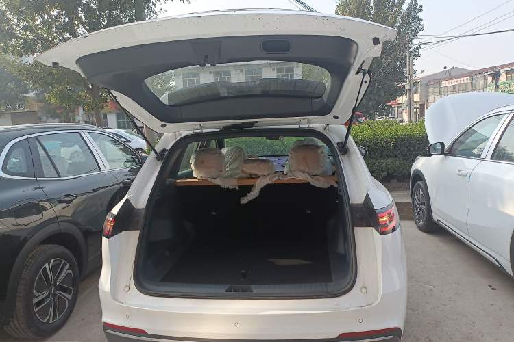 Used Geely Galaxy Xingjian 7 EM-i 2025 120km Launch+ Version Trunk