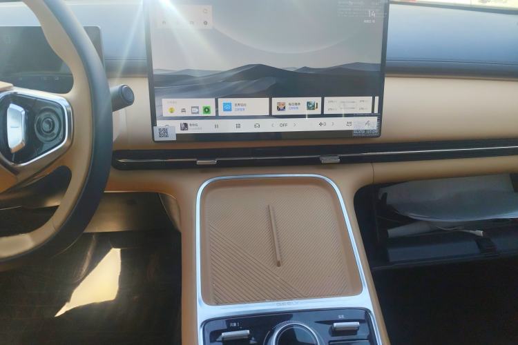 Used Geely Galaxy Xingjian 7 EM-i 2025 120km Launch+ Version Audio And AC Panel