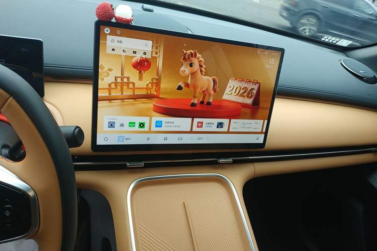 Used Geely Galaxy Xingjian 7 EM-i 2025 120km Launch+ Version Audio And AC Panel