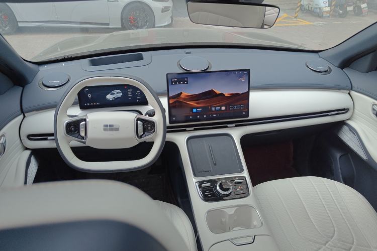 Used Geely Galaxy Xingjian 7 EM-i 2025 120km Exploration+ Version Center Console