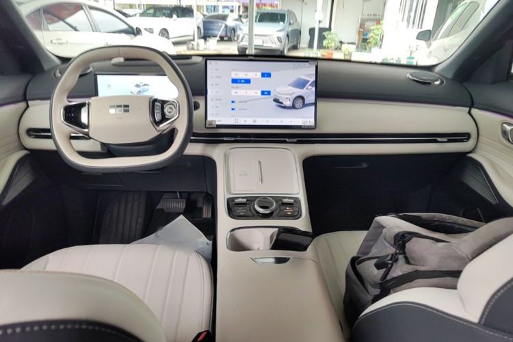 Used Geely Galaxy Xingjian 7 EM-i 2025 120km Navigator Edition Center Console