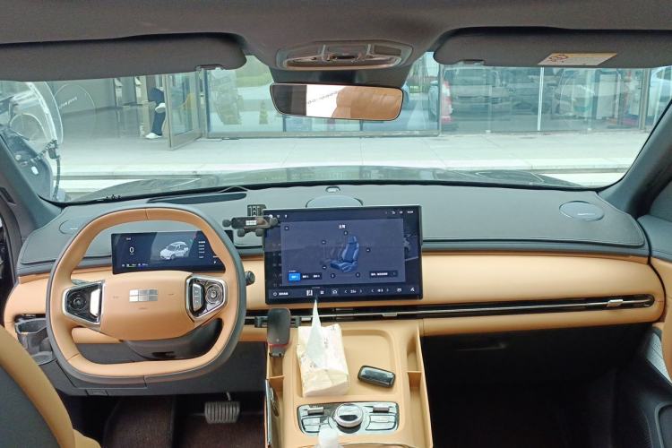Used Geely Galaxy Xingjian 7 EM-i 2025 120km Navigator Edition Center Console