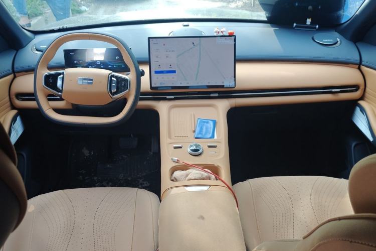 Used Geely Galaxy Xingjian 7 EM-i 2025 120km Launch+ Version Center Console