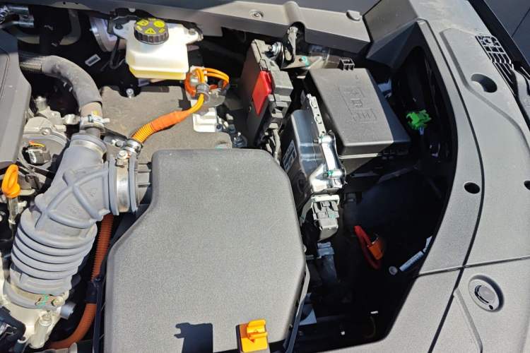 Used Geely Galaxy Xingjian 7 EM-i 2025 55 km Launch Edition Engine Bay Left