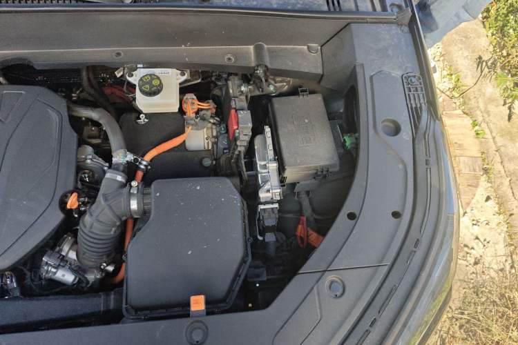 Used Geely Galaxy Xingjian 7 EM-i 2025 120km Launch+ Version Engine Bay Left