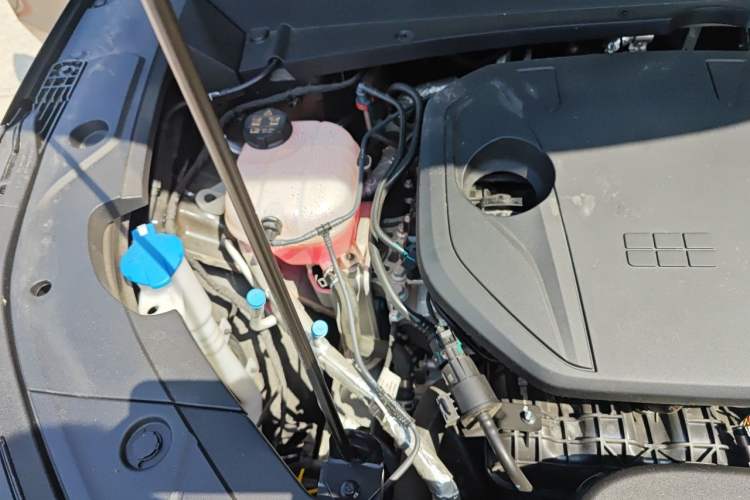 Used Geely Galaxy Xingjian 7 EM-i 2025 55 km Launch Edition Engine Bay Right