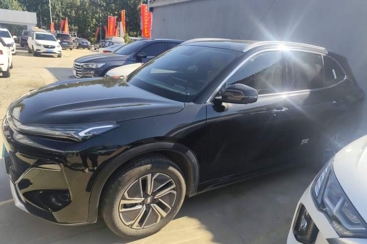 Used Geely Galaxy Xingjian 7 EM-i 2025 120km Launch+ Version Exterior 3