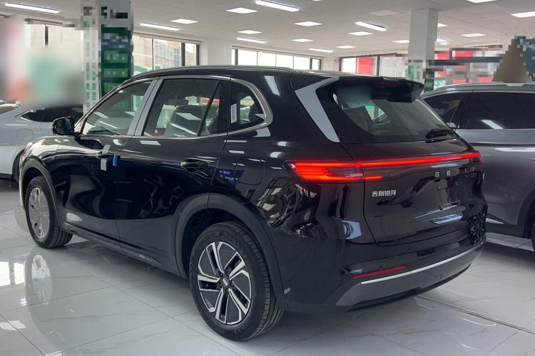 Used Geely Galaxy Xingjian 7 EM-i 2025 120km Launch+ Version Exterior 3