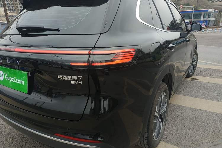 Used Geely Galaxy Xingjian 7 EM-i 2025 120km Launch+ Version Exterior 3