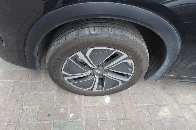 Used Geely Galaxy Xingjian 7 EM-i 2025 120km Exploration+ Version Exterior 4