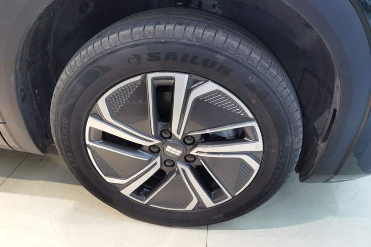 Used Geely Galaxy Xingjian 7 EM-i 2025 120km Exploration+ Version Exterior 4