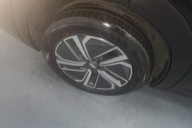 Used Geely Galaxy Xingjian 7 EM-i 2025 120km Exploration+ Version Exterior 5