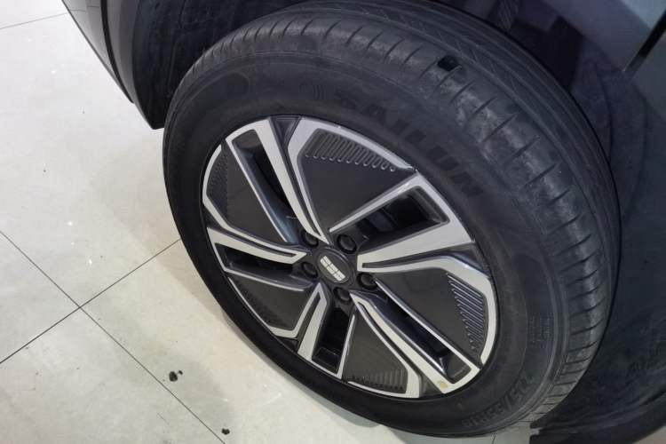 Used Geely Galaxy Xingjian 7 EM-i 2025 120km Exploration+ Version Exterior 5