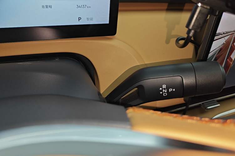 Used Geely Galaxy Xingjian 7 EM-i 2025 120km Navigator Edition Gear Lever