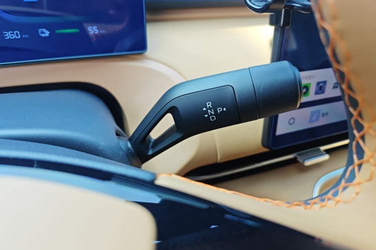 Used Geely Galaxy Xingjian 7 EM-i 2025 55 km Launch Edition Gear Lever