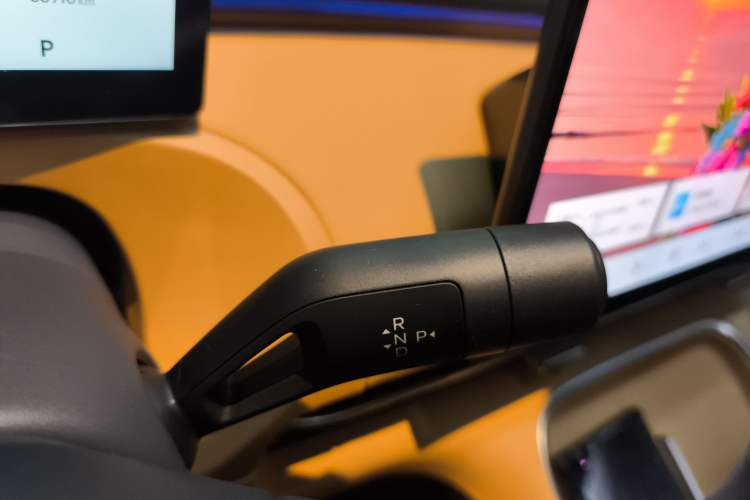 Used Geely Galaxy Xingjian 7 EM-i 2025 120km Navigator Edition Gear Lever