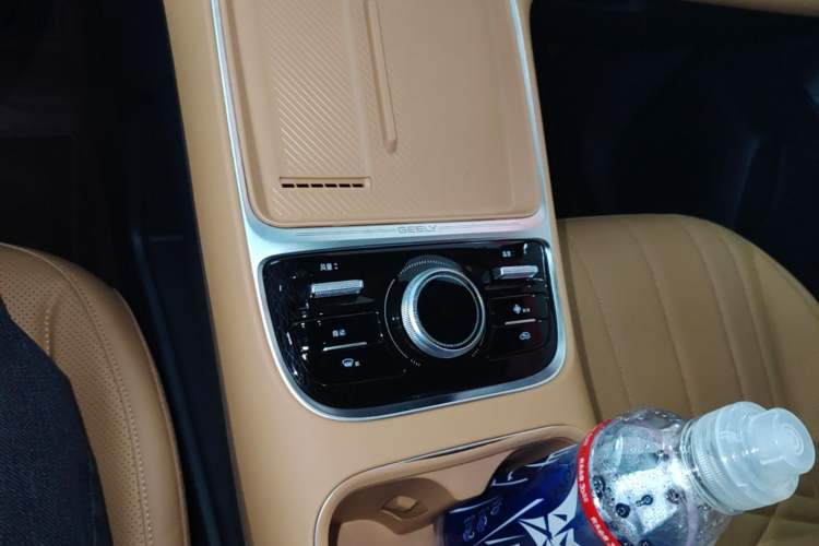 Used Geely Galaxy Xingjian 7 EM-i 2025 120km Navigator Edition Gear Lever