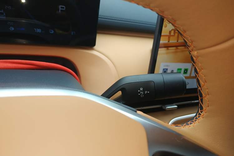 Used Geely Galaxy Xingjian 7 EM-i 2025 120km Launch+ Version Gear Lever