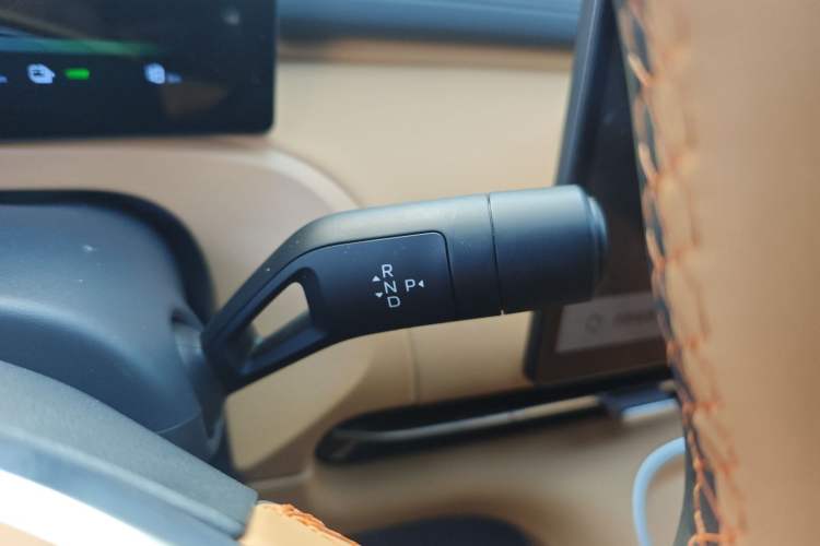 Used Geely Galaxy Xingjian 7 EM-i 2025 120km Launch+ Version Gear Lever