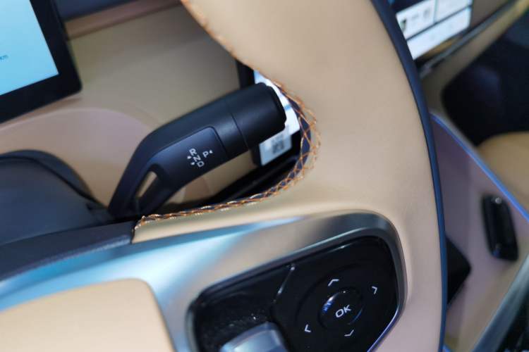 Used Geely Galaxy Xingjian 7 EM-i 2025 120km Exploration+ Version Gear Lever