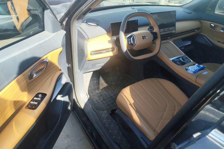 Used Geely Galaxy Xingjian 7 EM-i 2025 120km Launch+ Version Interior 2
