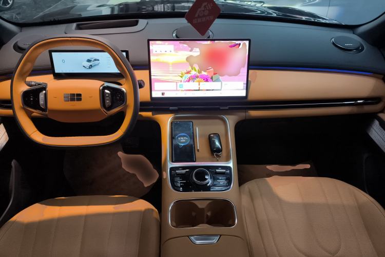 Used Geely Galaxy Xingjian 7 EM-i 2025 120km Navigator Edition Interior 2