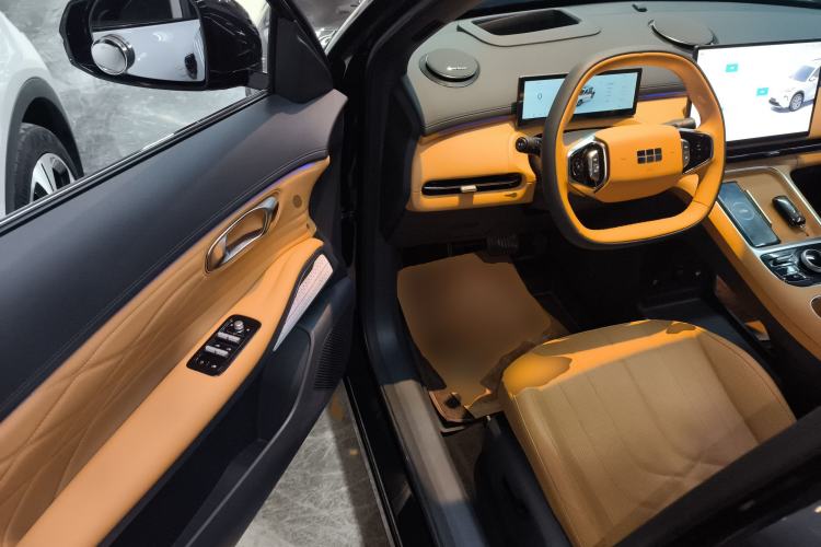 Used Geely Galaxy Xingjian 7 EM-i 2025 120km Navigator Edition Interior 3