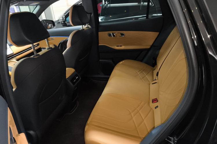 Used Geely Galaxy Xingjian 7 EM-i 2025 120km Navigator Edition Interior 4