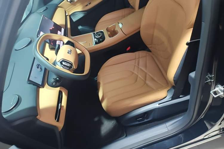 Used Geely Galaxy Xingjian 7 EM-i 2025 120km Navigator Edition Left Front Seat