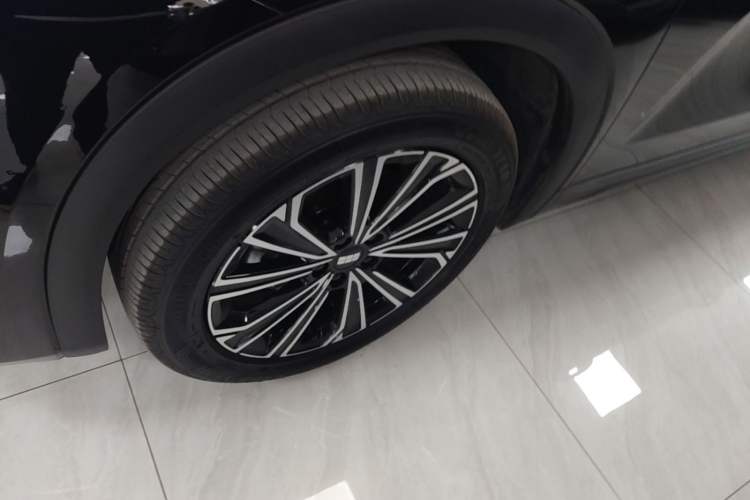 Used Geely Galaxy Xingjian 7 EM-i 2025 120km Navigator Edition Left Front Wheel Hub