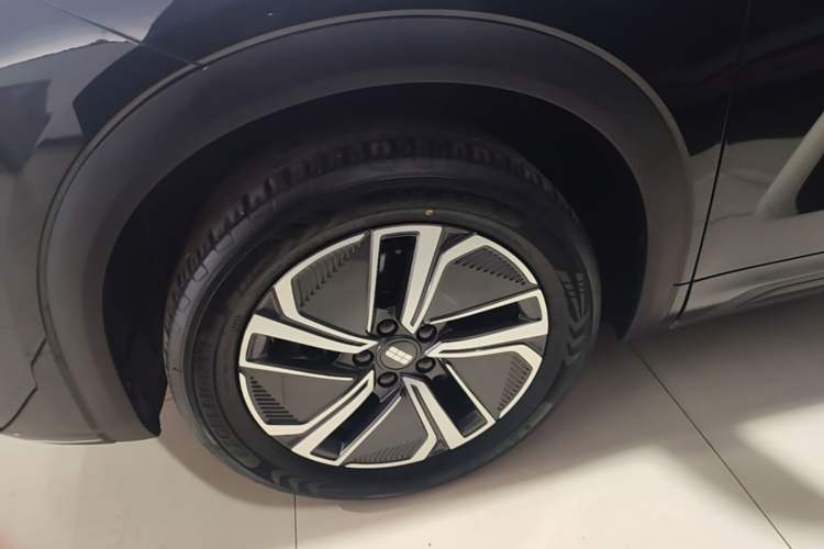Used Geely Galaxy Xingjian 7 EM-i 2025 120km Navigator Edition Left Front Wheel Hub