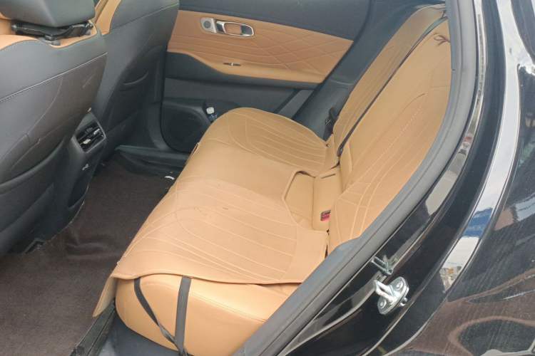 Used Geely Galaxy Xingjian 7 EM-i 2025 120km Navigator Edition Left Rear Seat