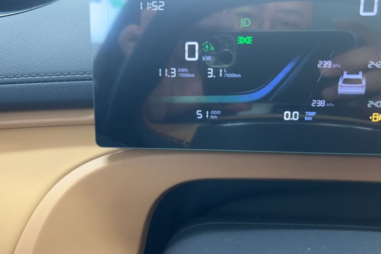 Used Geely Galaxy Xingjian 7 EM-i 2025 120km Launch+ Version Odometer Close Up