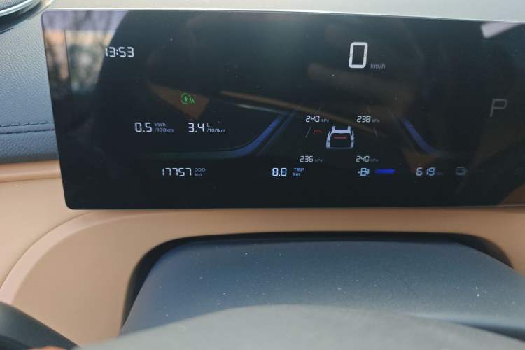 Used Geely Galaxy Xingjian 7 EM-i 2025 120km Launch+ Version Odometer Close Up