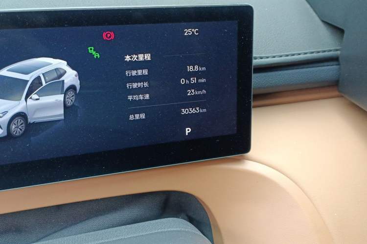 Used Geely Galaxy Xingjian 7 EM-i 2025 120km Navigator Edition Odometer Close Up
