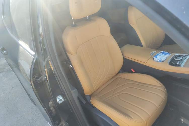 Used Geely Galaxy Xingjian 7 EM-i 2025 120km Launch+ Version Right Front Seat