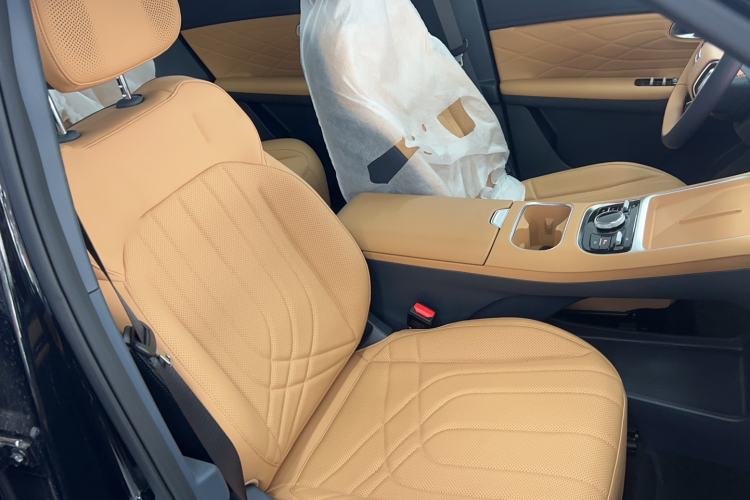 Used Geely Galaxy Xingjian 7 EM-i 2025 120km Launch+ Version Right Front Seat
