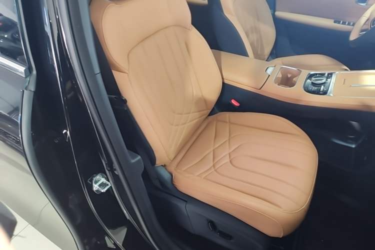 Used Geely Galaxy Xingjian 7 EM-i 2025 120km Navigator Edition Right Front Seat