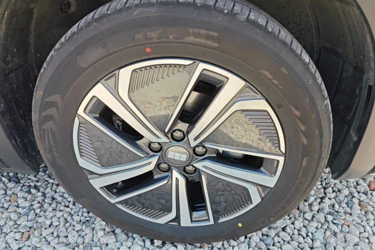 Used Geely Galaxy Xingjian 7 EM-i 2025 55 km Launch Edition Right Front Wheel Hub
