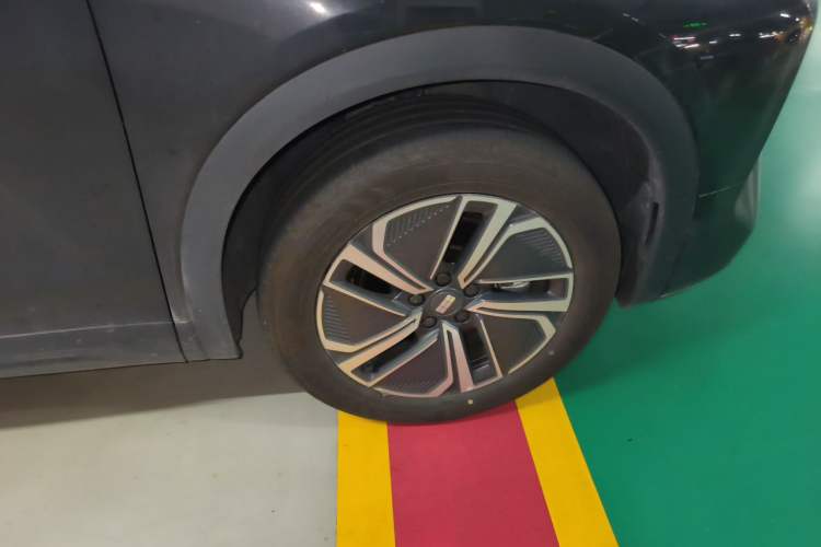 Used Geely Galaxy Xingjian 7 EM-i 2025 120km Exploration+ Version Right Front Wheel Hub