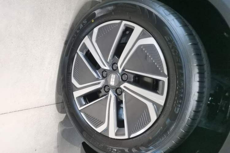 Used Geely Galaxy Xingjian 7 EM-i 2025 120km Exploration+ Version Right Front Wheel Hub