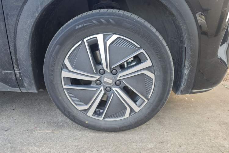 Used Geely Galaxy Xingjian 7 EM-i 2025 120km Launch+ Version Right Front Wheel Hub