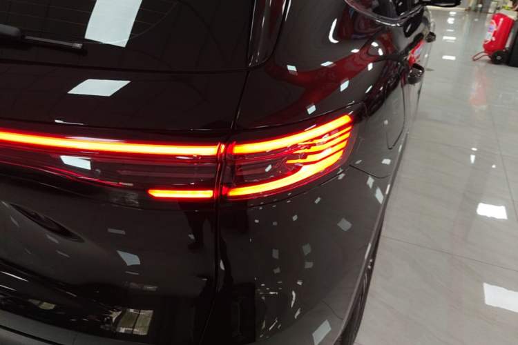 Used Geely Galaxy Xingjian 7 EM-i 2025 120km Navigator Edition Right Rear Taillight