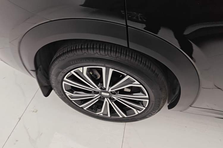 Used Geely Galaxy Xingjian 7 EM-i 2025 120km Navigator Edition Right Rear Wheel Hub